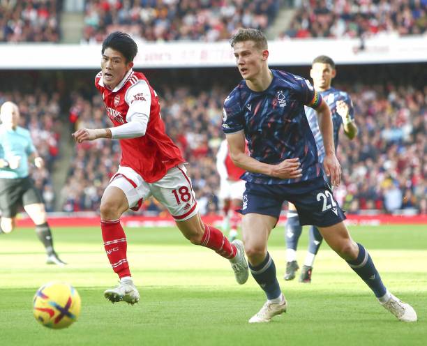 样是名不容 样是名不容