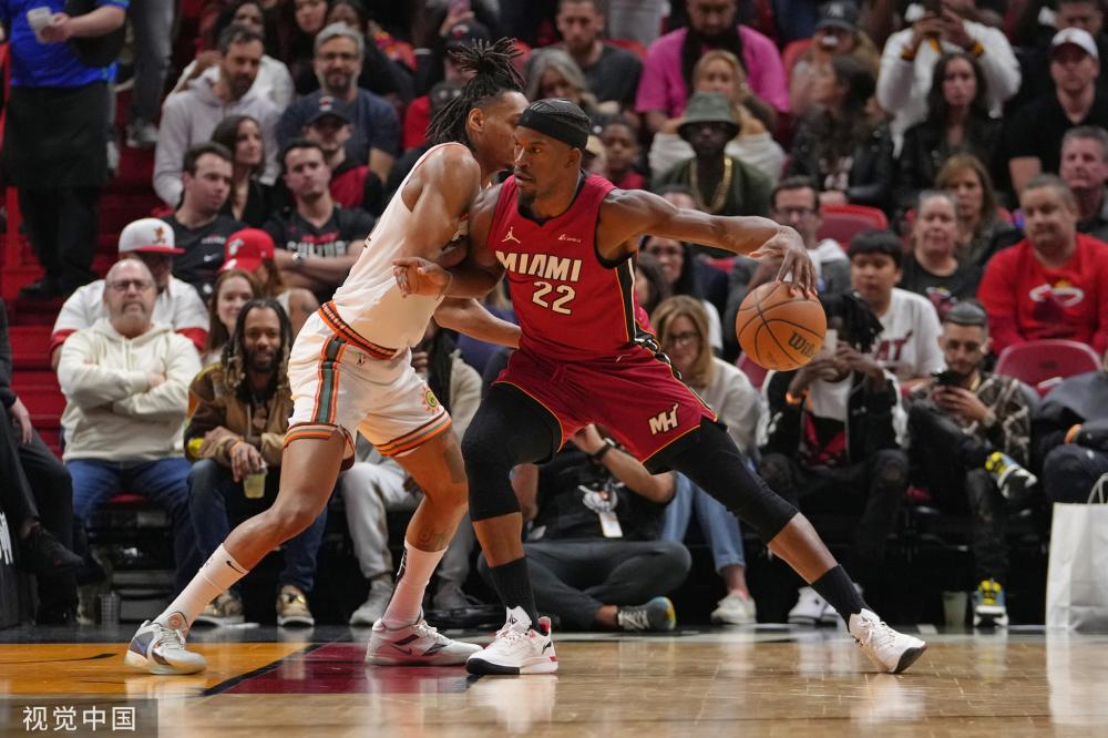 与中国之间 与中国之间